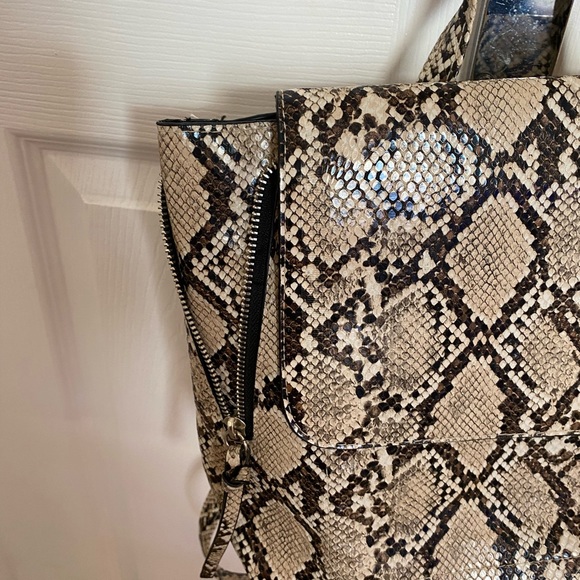 Stradivarius snakeprint backpack - Picture 2 of 5